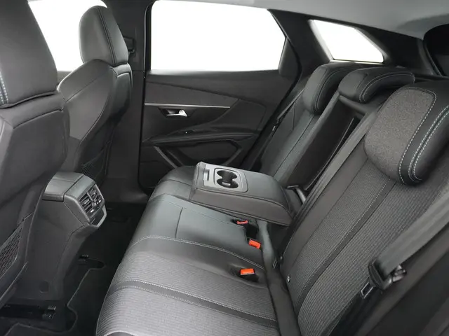 Peugeot 3008 1.6 HYbrid 225 Allure 2022 Hybride Benzine 20