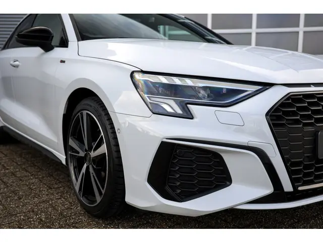 Audi A3 Limousine 35 TFSI 3x S-Line 150PK 2023 Benzine 19