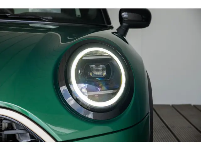 MINI 3-Deurs Cooper C Aut. 2024 Benzine 32