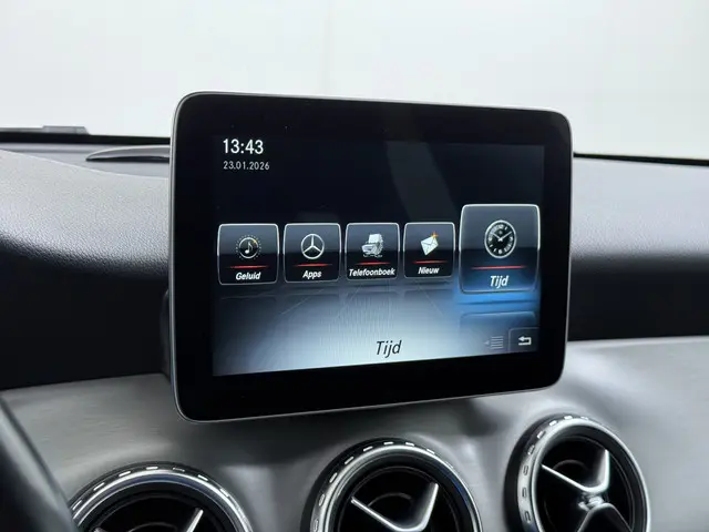 Mercedes-Benz GLA 180 AMG line 2016 Benzine 26