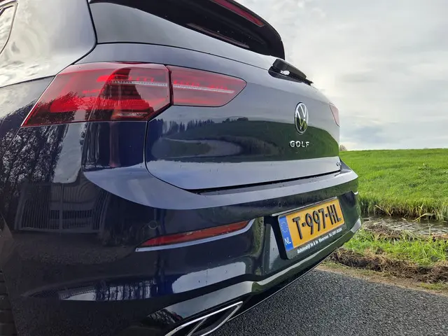 Volkswagen Golf 1.5 eTSI R-Line Business+ 2021 Benzine 17