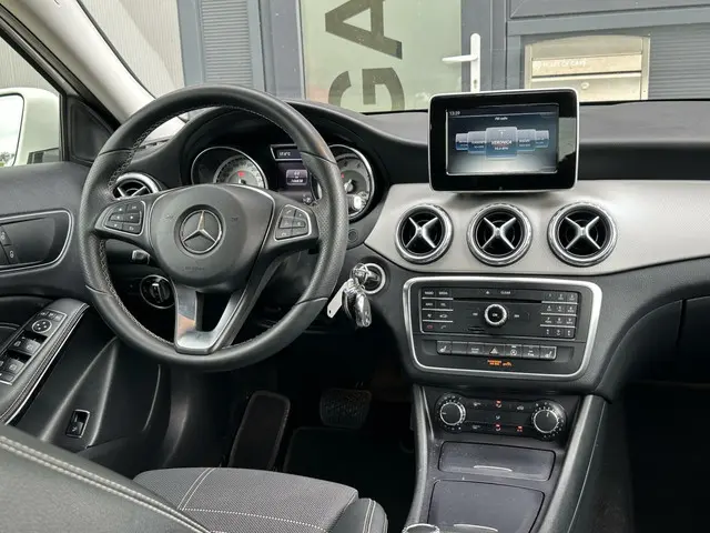 Mercedes-Benz GLA 180 Prestige 2016 Benzine 12