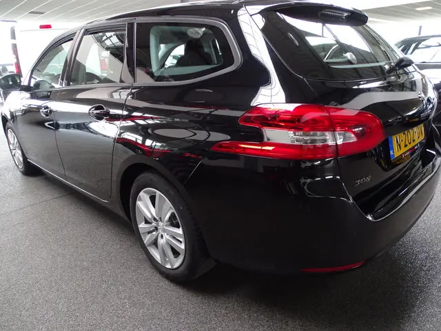 Peugeot 308 SW 1.2 PureTech Blue Active 2021 Benzine 2