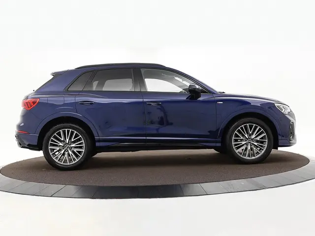 Audi Q3 35 TFSI 150pk S-tronic S edition 2022 Benzine 22