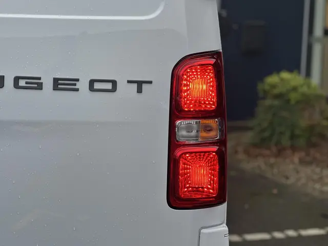 Peugeot Expert 1.5 BlueHDi 120 S&S L3 2024 Diesel 8