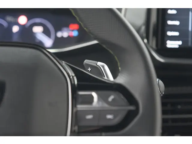Peugeot 2008 PureTech 130 EAT8 GT 2024 Benzine 37