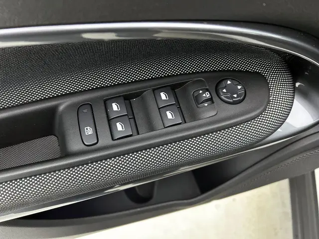 Fiat 600 1.2 Hybrid Bicolore 2024 Benzine 37