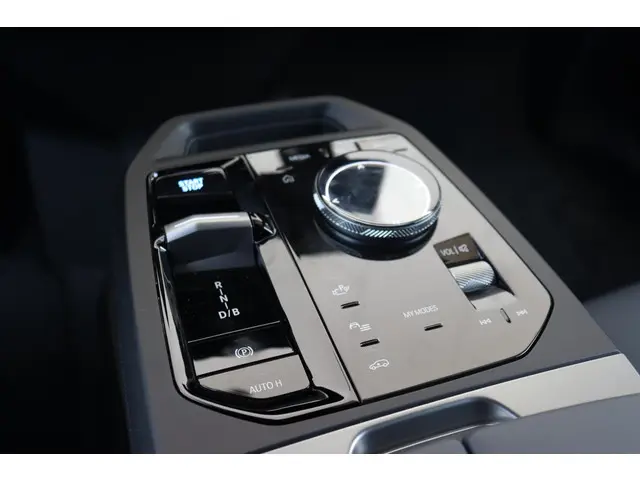 BMW iX xDrive45 2025 Elektrisch 28