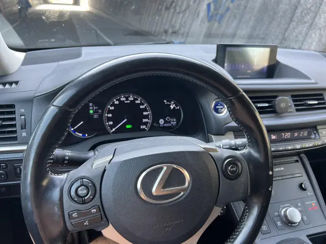 Lexus CT 200h 2016 Hybride Benzine 13