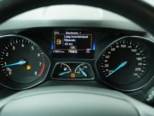 Ford C-MAX 1.5 Titanium 2015 Benzine 14