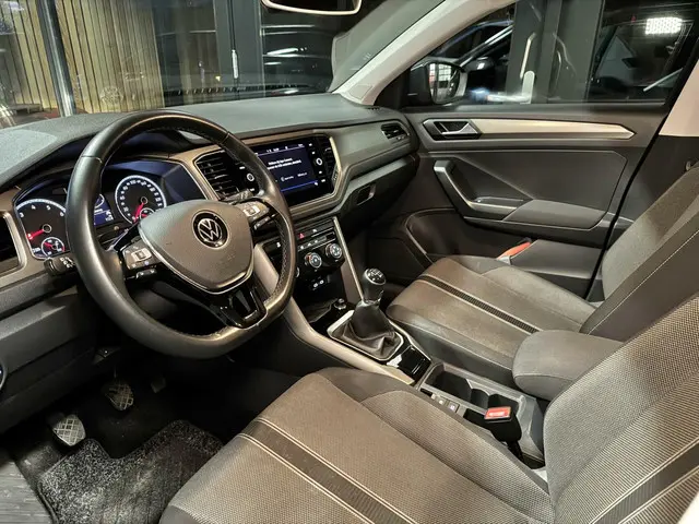 Volkswagen T-Roc 1.5 TSI Style grijs 2020 Benzine 12