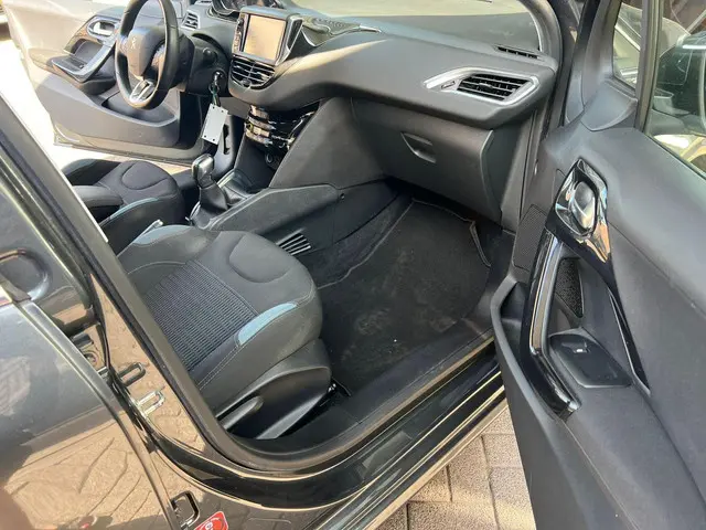 Peugeot 208 1.2 PureTech Allure 2015 Benzine 7