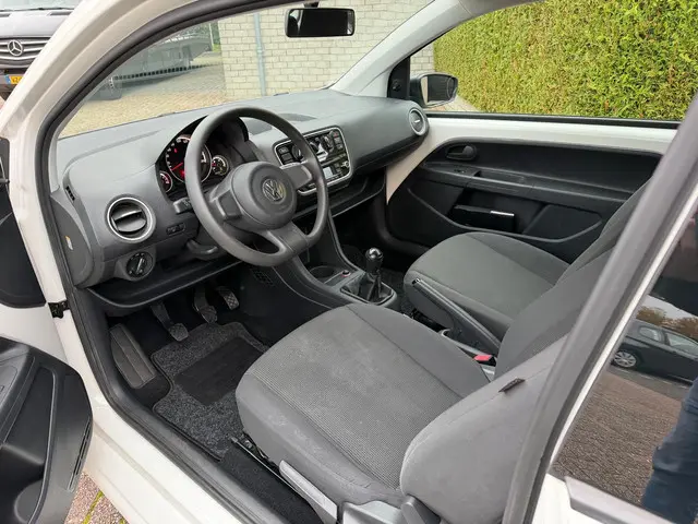 Volkswagen up! 1.0 move up! BlueMotion 2013 CNG 5