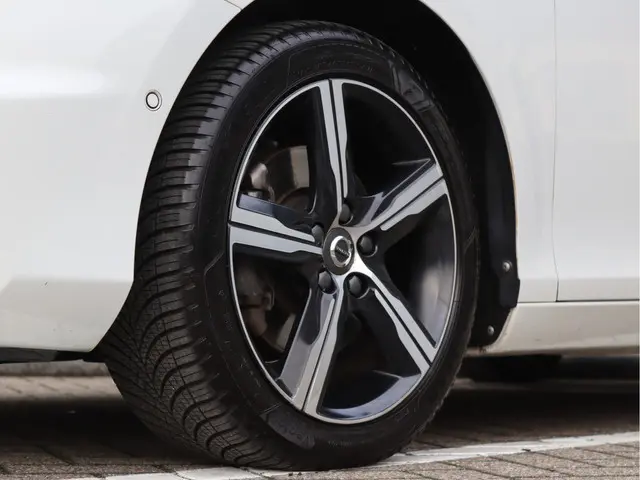 Volvo V40 2.0 T4 R-design 2018 Benzine 11