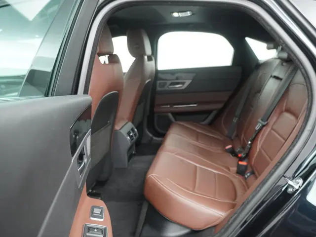 Jaguar XF 2.0d Portfolio 2018 Diesel 10