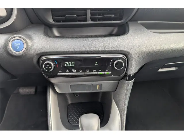 Toyota Yaris 1.5 Hybrid Dynamic 2022 Hybride Benzine 21