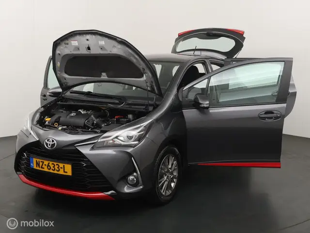 Toyota Yaris 1.5 VVT-i Design Red 2017 Benzine 17
