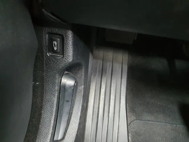 BMW 5 Serie Touring 528xi High Executive 2014 Benzine 23