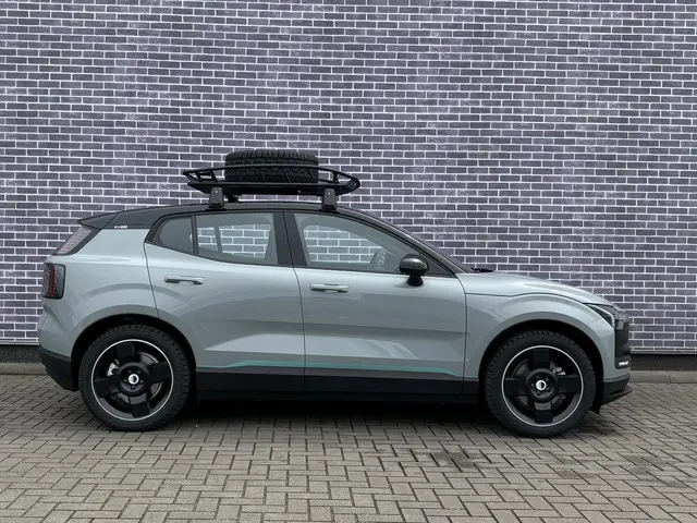 Volvo EX30 Extended Range Plus 2025 Elektrisch 16