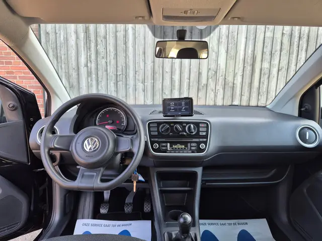 Volkswagen up! 1.0 high up! 75pk Airco, Navi 2012 Benzine 9