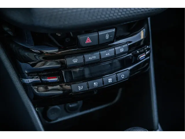 Peugeot 2008 1.2 PureTech Allure 2019 Benzine 30