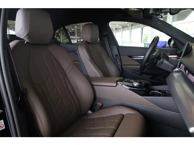 BMW i5 Sedan eDrive40 2024 Elektrisch 8