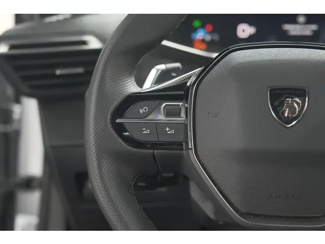 Peugeot 2008 Hybrid 136 e-DSC6 GT 2024 Hybride Benzine 37