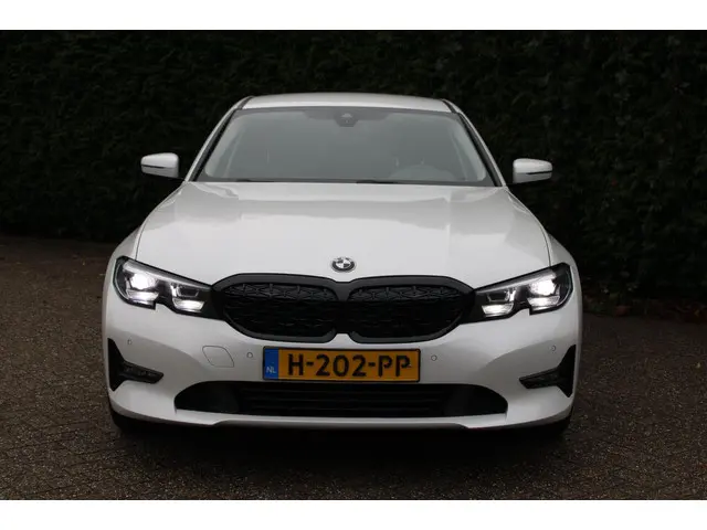 BMW 3 Serie 320i Executive Edition 2020 Benzine 4