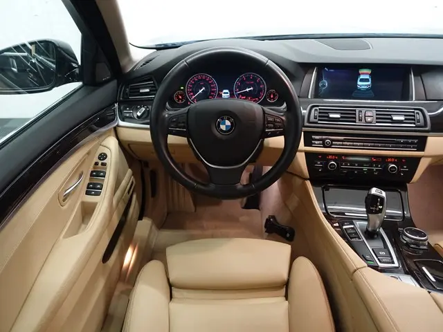 BMW 5 Serie 528i High Executive Iuxury Aut- 2014 Benzine 7