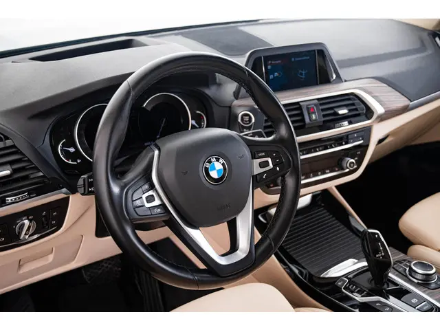 BMW X3 xDrive20i High Executive 2019 Benzine 36