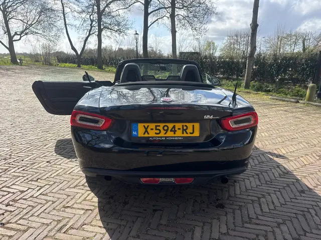 Fiat 124 Spider 3