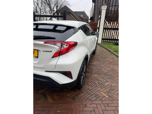 Toyota C-HR 1.8 Hybrid Bi-Tone 2017 Hybride Benzine 11
