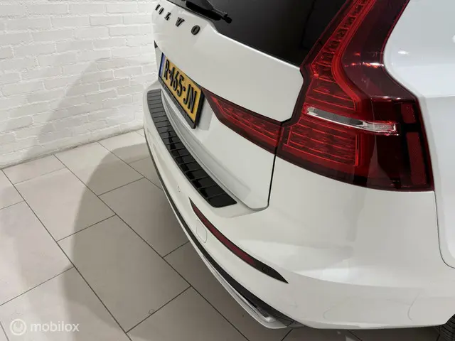 Volvo V60 2.0 T5 R-Design Car-Play 2019 Benzine 10