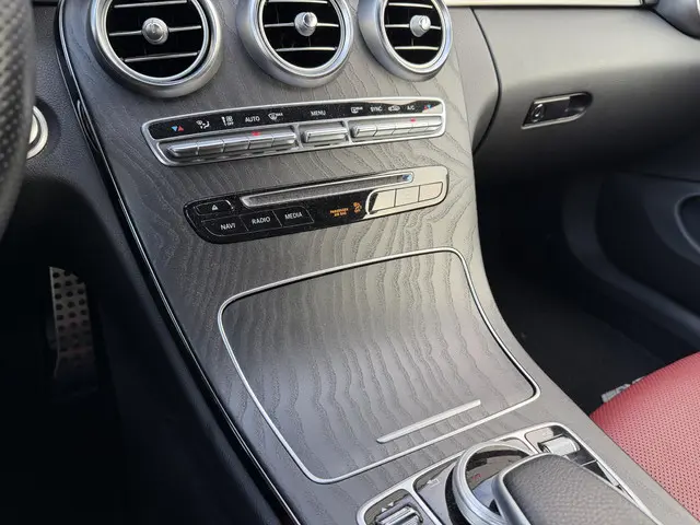 Mercedes-Benz C-Klasse 200 4matic AMG 2017 Benzine 16