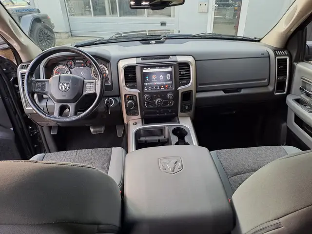 Dodge Ram 1500 5.7 V8 4x4 Crew Cab 2019 LPG/Gas 11