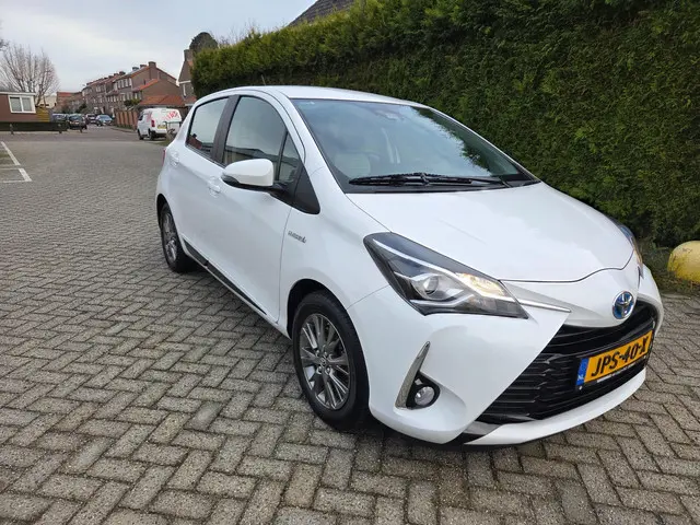 Toyota Yaris 1.5 Hybrid Executive 2017 Hybride Benzine 2