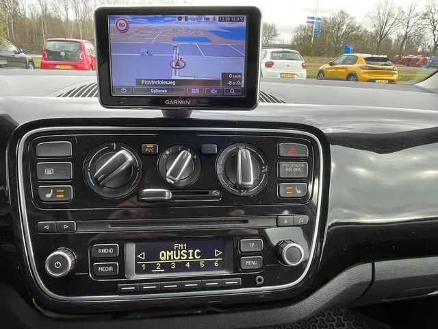 Volkswagen up! 1.0 cross up! BlueMotion 2013 Benzine 18