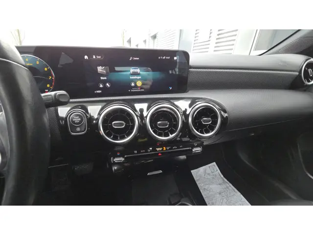 Mercedes-Benz A-Klasse 200 Luxury Line 2022 Benzine 28