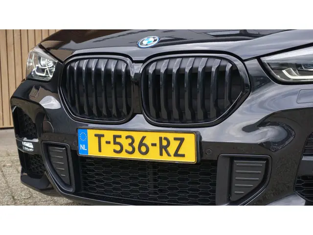 BMW X1 xDrive25e 220pk M-Sport 2021 Hybride Benzine 64