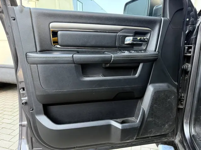 Dodge Ram 1500 5.7 V8 HEMI Quad Cab 6'4 2016 LPG/Gas 11