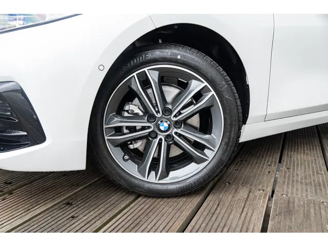 BMW 1 Serie 5-deurs 118i 2024 Benzine 35