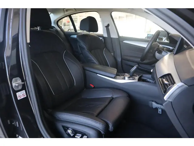 BMW 5 Serie Sedan 530e 2023 Hybride Benzine 7