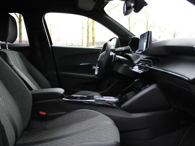 Peugeot 2008 1.2 PureTech 130 Allure 2024 Benzine 7