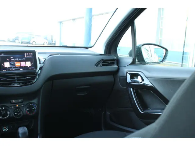 Peugeot 208 1.2 PureTech Blue Lion 2018 Benzine 15