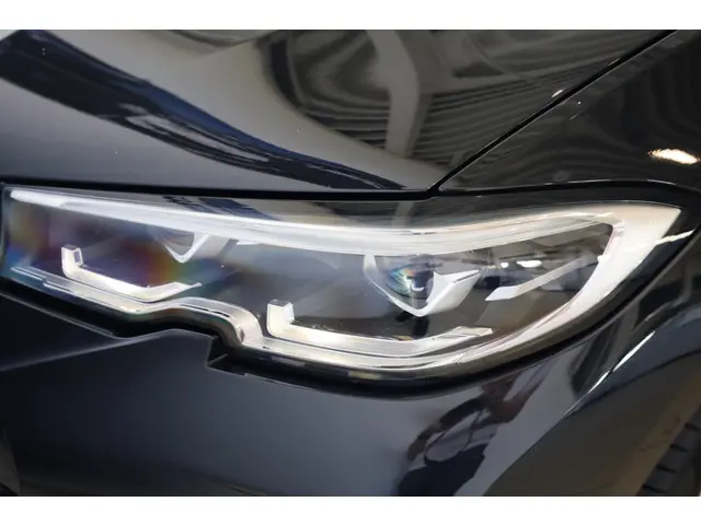 BMW 3 Serie Sedan 320i 2019 Benzine 27