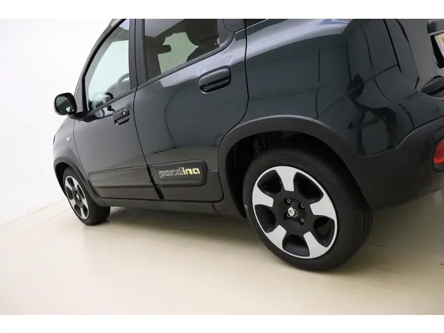 Fiat Panda 1.0 Hybrid Pandina 2025 Benzine 16