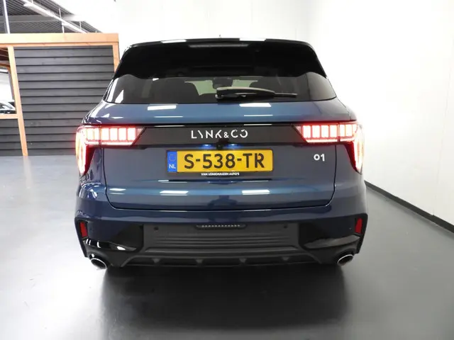 Lynk & Co 01 1.5 PHEV BlackLine 2023 Hybride Benzine 44