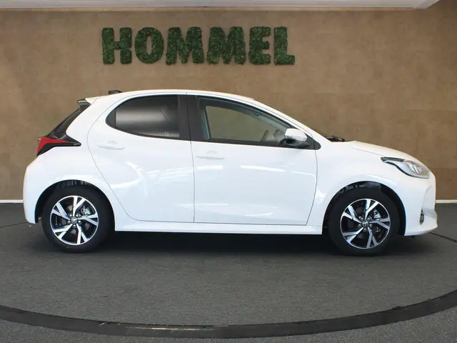 Toyota Yaris 1.5 Hybrid 115 Dynamic 2025 Hybride Benzine 9
