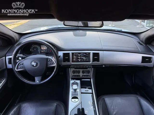 Jaguar XF 2.2D R Sport 2015 Diesel 8