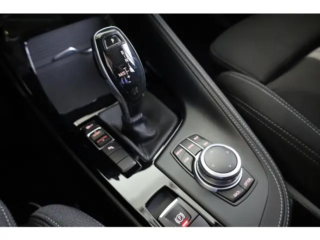 BMW X1 sDrive18i High Executive 2019 Benzine 10